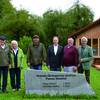 Beim Jubiläumsfest „10 Jahre Umweltbildung am Ökozentrum Stelzlhof“ wurde der verstorbenen Gründungsinitiatoren Roland Weber und Helmut Steininger gedachtet und ein Gedenkstein enthüllt.