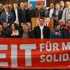 Solidaritätsaktion am Tag der Arbeit bei der Maikundgebung des DGB in Passau.