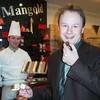 2002: verteilte Urban Mangold erstmals Wahlkampfpralinen aus der Konditorei seines Bruders Alexander in Rotthalmünster.